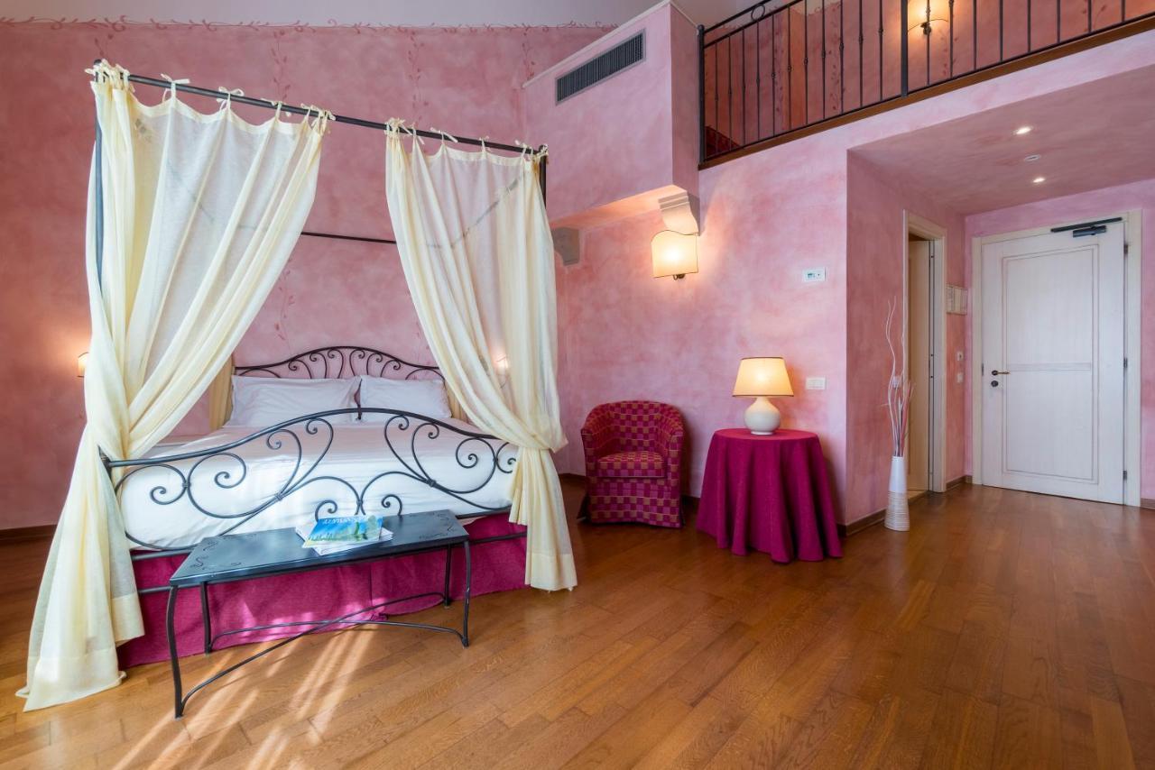 Hotel Borgo Di Cortefreda - Place Of Charme Tavarnelle Val di Pesa Bagian luar foto